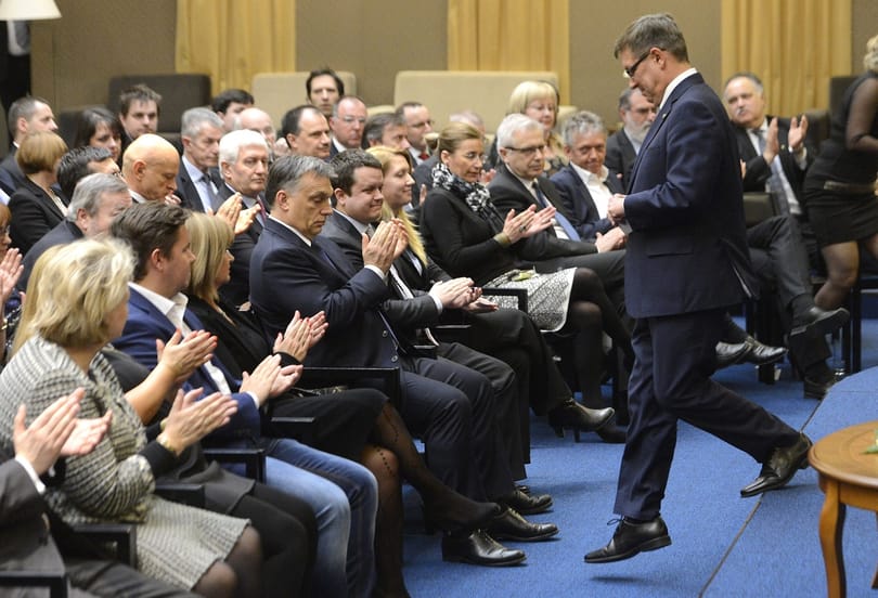 Tovább hízik a jegybankelnök rokonának bankja