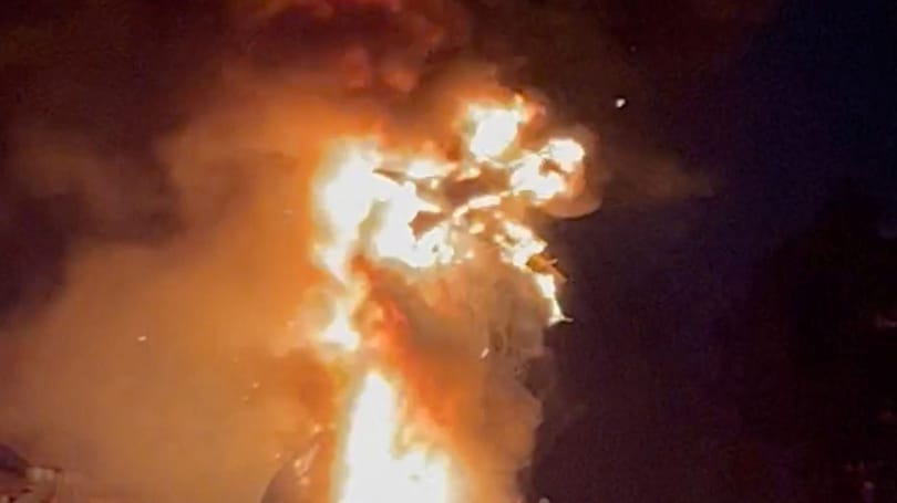 Kigyulladt egy 15 méteres tűzokádó sárkány a kaliforniai Disneylandben