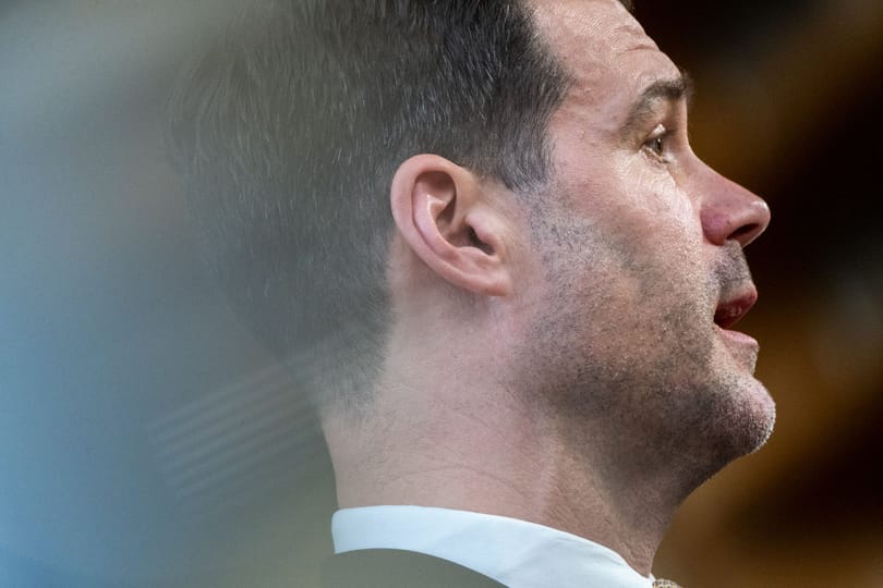 Egy svéd miniszter azt állítja, a belbiztonságtól tudta meg, hogy kamasz fia náci