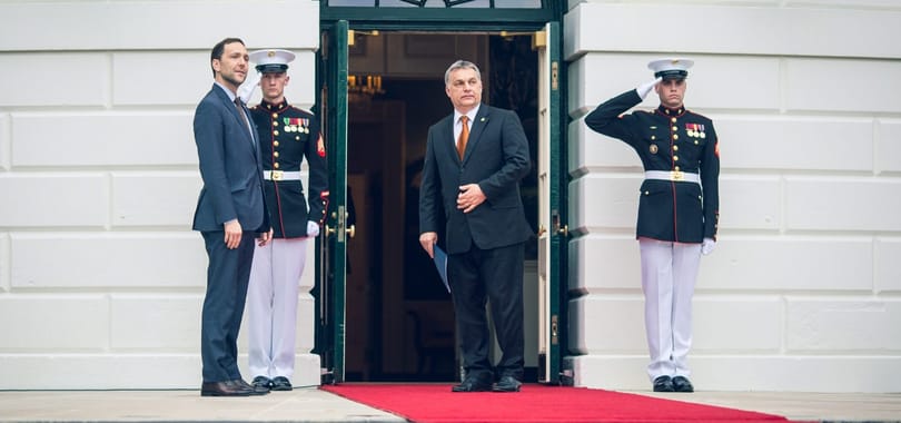 Orbán túllőtt a célon, most hiába várja Trump meghívóját
