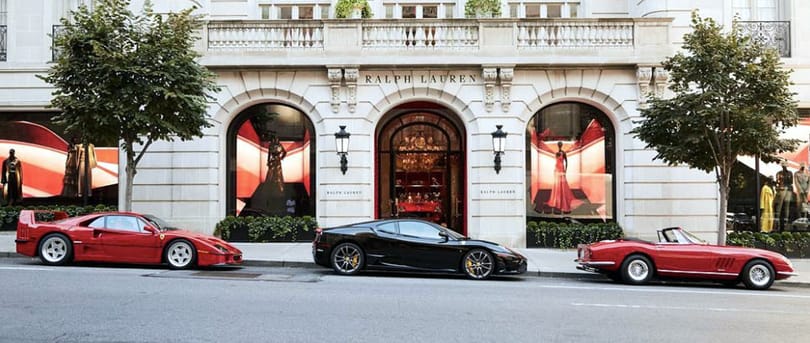 Leparkolt a boltja elé 30 millió dollárnyi Ferrarit Ralph Lauren