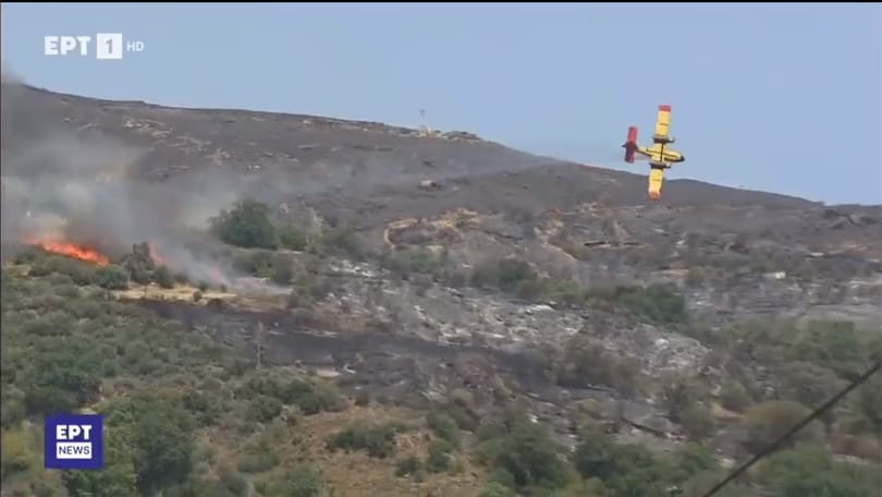 Lezuhant egy repülő, amellyel az erdőtüzeket oltották Görögországban – videó