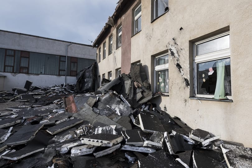 Annyira megtépázta a vihar a polgárdi iskola tetejét, hogy nem lesz tanítás jövő héten – fotók