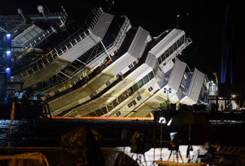 Schettino most megnézhette, mit művelt