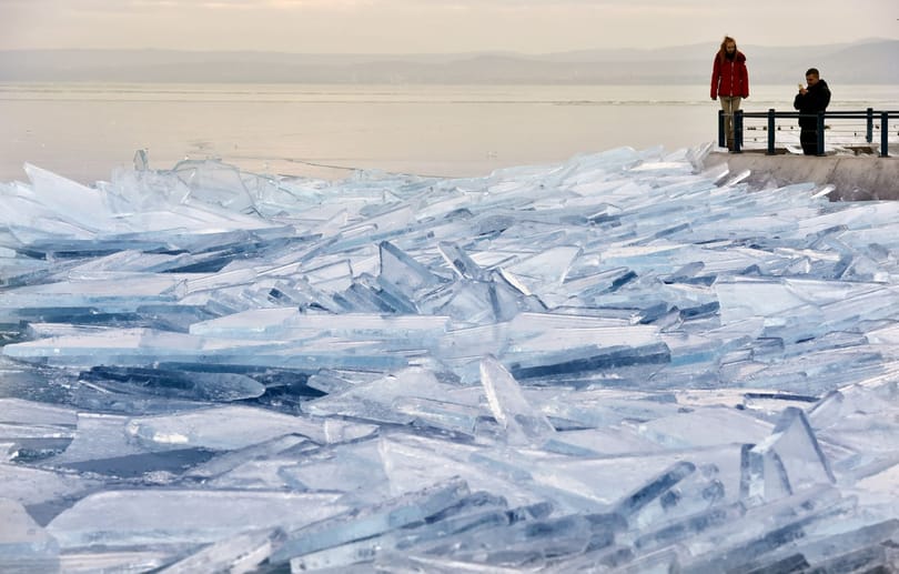 A jégről mentettek ki egy embert a Balatonon