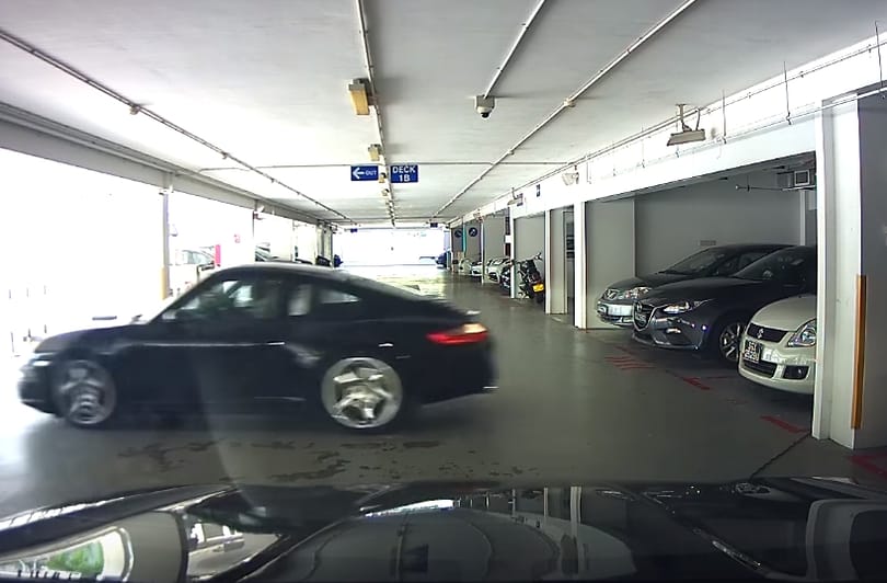 Ilyen balesettől tart mindenki, aki parkolóházban áll meg – video