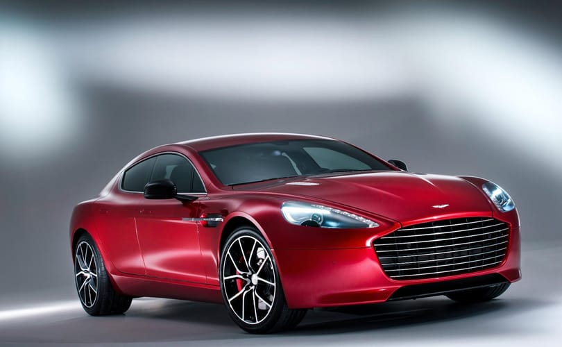 Megérkezett az Aston Martin legerősebb négyajtósa