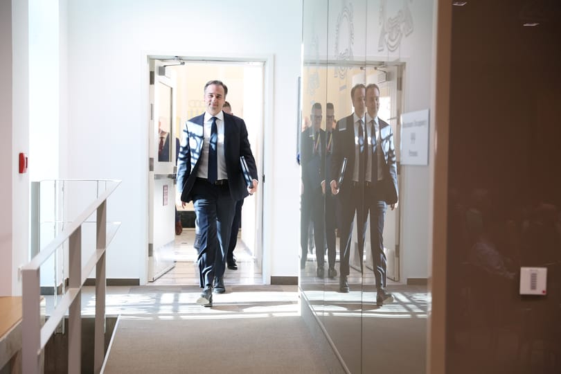 Meleg hírességek, politikusok és influenszerek vendégeskedtek David Pressmannél