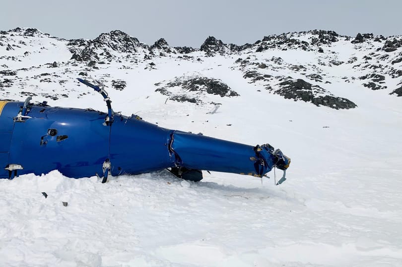 Közzétették a fotókat a cseh milliárdost szállító, lezuhant helikopter roncsairól