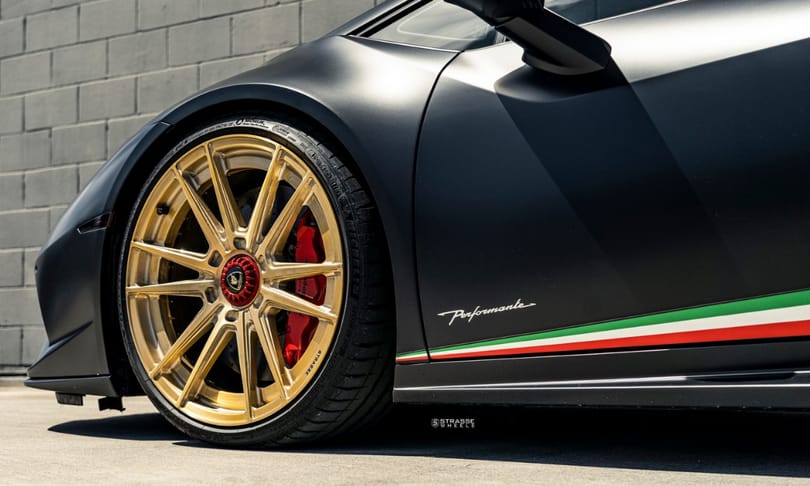 1000 lóerővel és arany felnikkel hódít ez az új Lamborghini