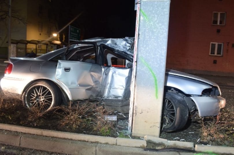 Súlyos baleset történt szombat este Győrben, itt vannak a rendőrség fotói