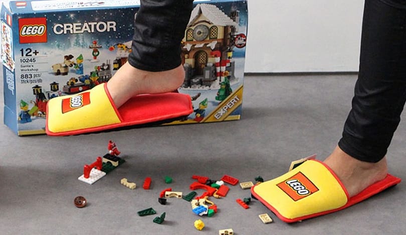 Vége a szörnyű fájdalomnak, itt a Lego-papucs