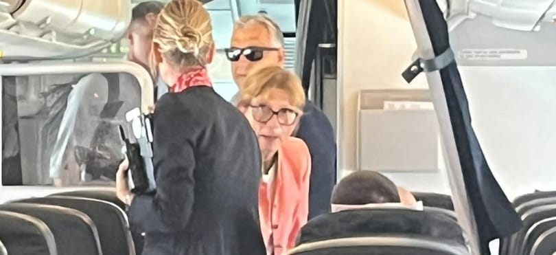 Orbánt és feleségét most Vadai Ágnes szúrta ki az Air France Párizsból Budapestre tartó járatán