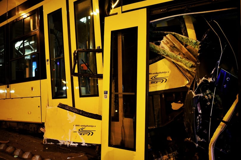 Kimerültek, túlterheltek a BKV-s sofőrök, a társaság évente százmilliókat fizet ki munkahelyi balesetekre