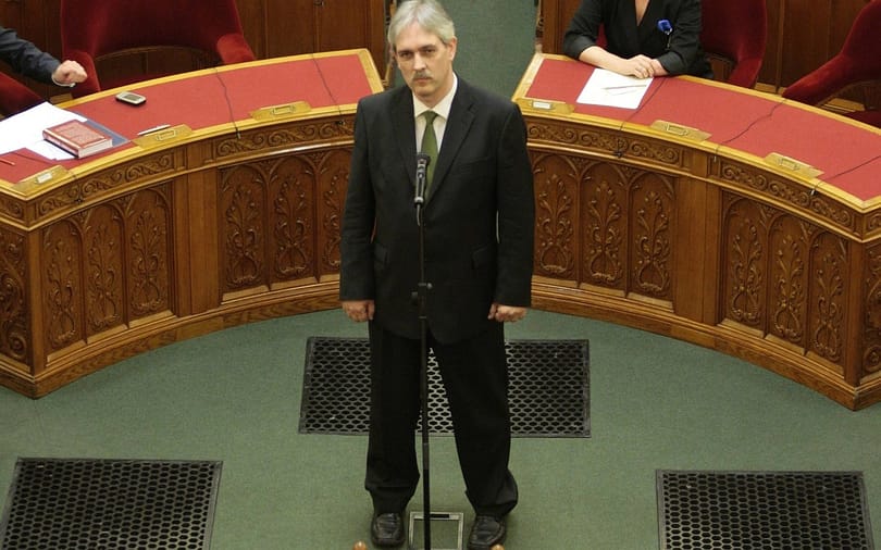 „Fenyegető jeleket látok” – interjú a lemondott ombudsmannal