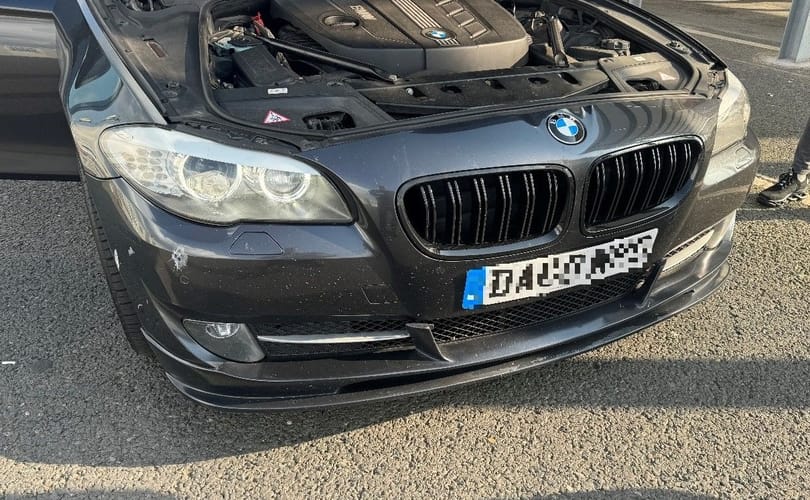Régi trükkel akartak átvinni a határon egy Audit és egy BMW-t