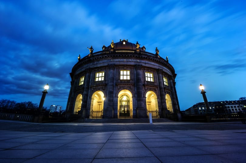 12 nőt futtattak Berlinben, 70 milliót szedtek össze