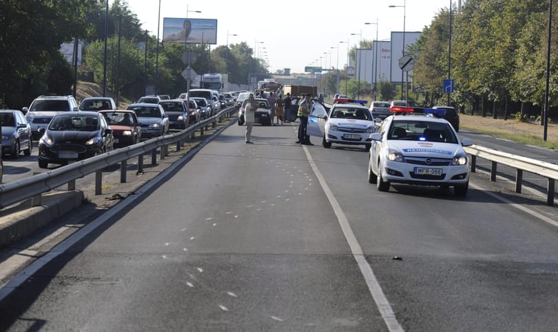 Hármas karambol blokkolja a Ferihegyre vezető utat mindkét irányban