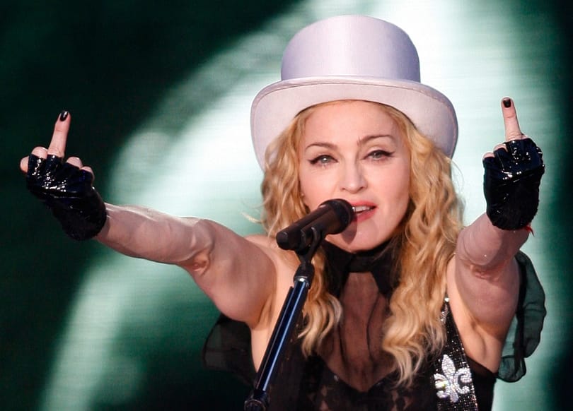 Mit üzen exférjének Madonna?