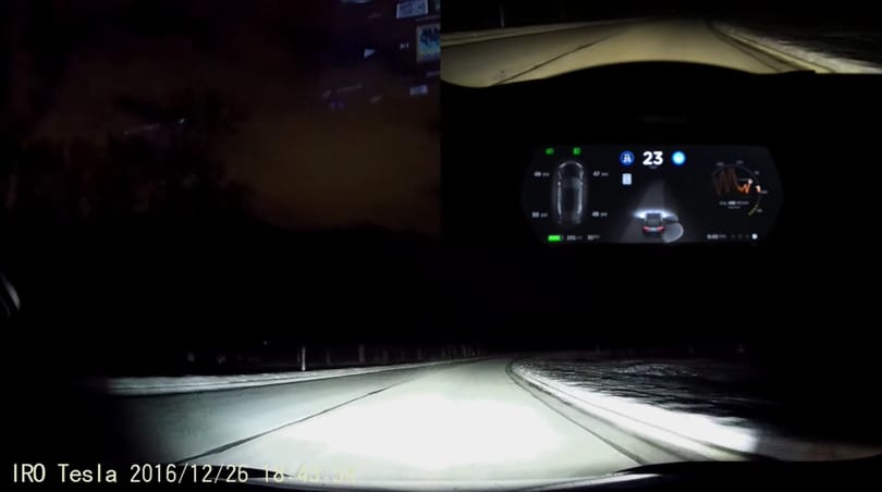 Nem semmi: így vezet a Tesla robotpilótája, ha hó borítja az utat