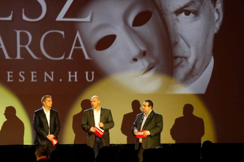 Álarccal riogat és 