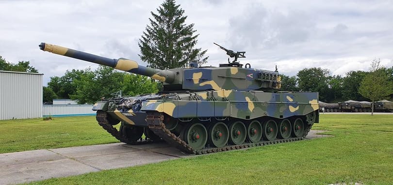 A spanyol miniszterelnök tízre kerekítette a korábban Ukrajnának ígért hat Leopard harckocsit