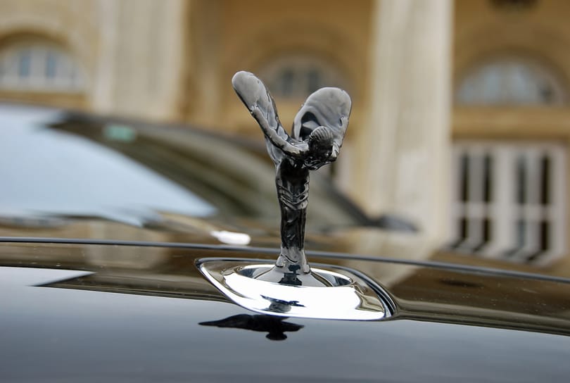 A milliárdosok már vágják a centiket: július végén itt az új csúcs Rolls-Royce