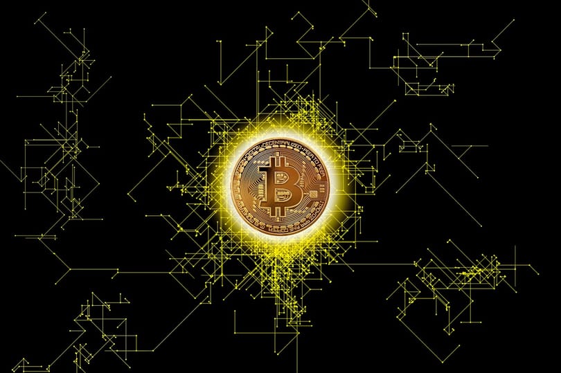 Rekordot döntött a bitcoin, miközben Trumpnak áll a zászló Amerikában