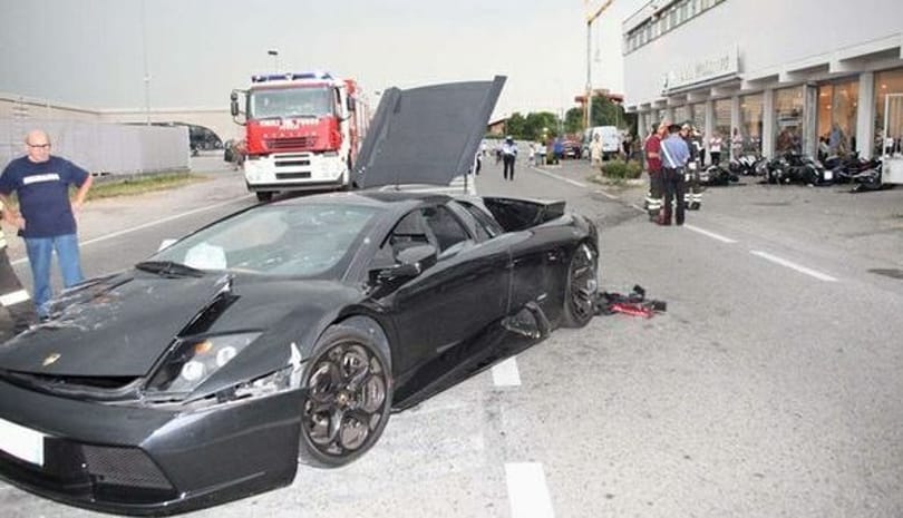 Nyolc BMW-t zúzott le a Lamborghini - fotók