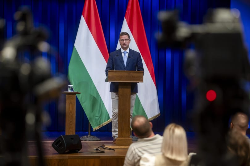 Gulyás Gergely a Tisza-áldozat Azahriah-ról és a Pride-on vonagló lényekről beszélt, majd hazudott a HVG-ről – élőben a kormányinfóról