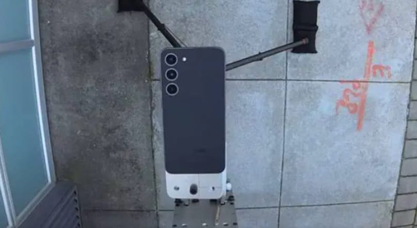 Ezt a telefontesztet még nézni is rossz – videó