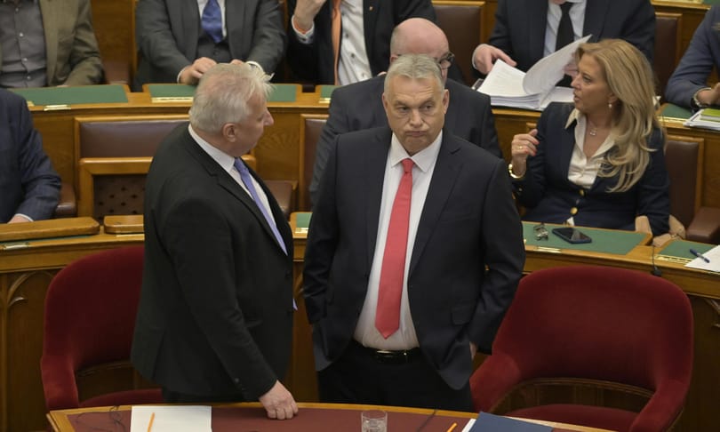 Annyira siet a Fidesz betiltani a Pride-ot, hogy átlép a jogon: előbb szavazzák végül meg a tiltást, mint az ezt lehetővé tevő Alaptörvény-módosítást