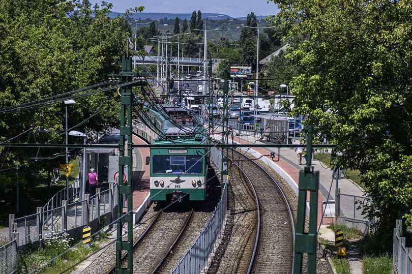Csúcsidőben több, azon kívül kevesebb HÉV jár – így változnak a menetrendek januártól
