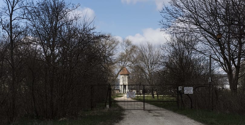Hadházy megnézte: szépen halad a munka az Orbán-család majorságán