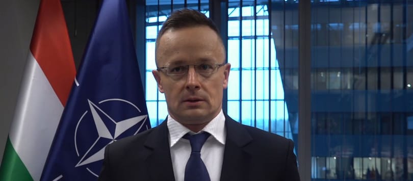 Szijjártó Péter: Meg kell büntetni a bucsai „embertelen cselekedetek” elkövetőit