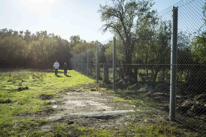 A burgenlandi tartományi vezető a határ lezárásával fenyegetőzik, miután a HVG megírta, hogy menekülttábor épülhet Vitnyéden