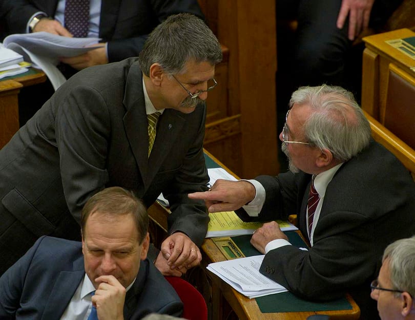KDNP: a helyettes államtitkári illetmény 80 százaléka legyen a tiszteletdíj
