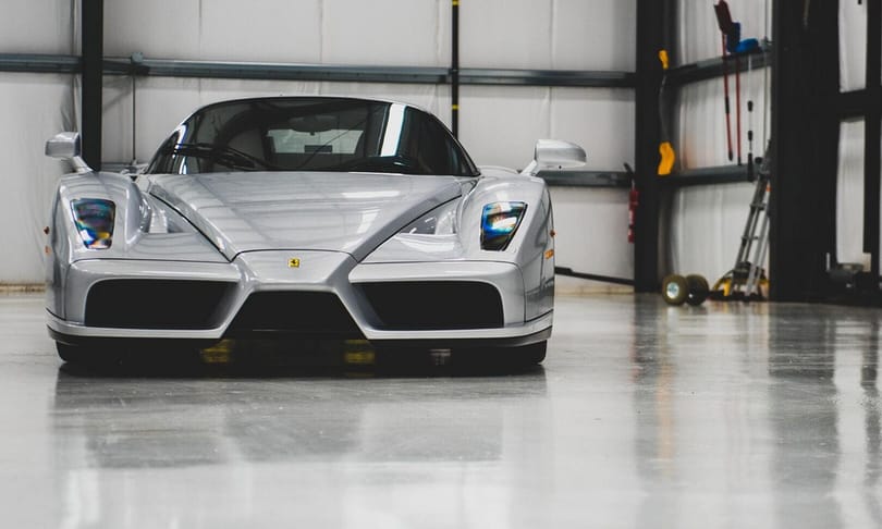 Időkapszulaként vár új gazdára ez a szuperritka Ferrari Enzo