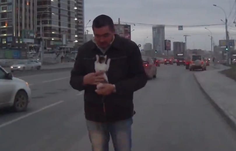 Az orosz autósok is jó emberek, itt egy tökéletes példa rá – videó