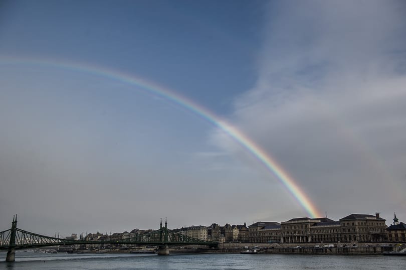 Fotó: megőrült egy szivárványtól Budapest