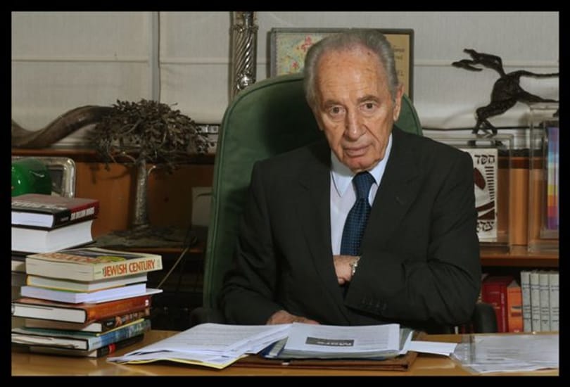 Simon Peresz az életéért küzd
