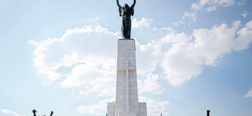 Újbuda szavazást indított a Szabadság-szoborra tervezett keresztről, bárki voksolhat