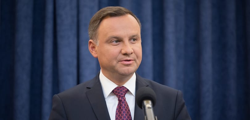Csoda Lengyelországban: a kormányközeli elnök megvétózta a kispártokat ellehetetlenítő törvényt