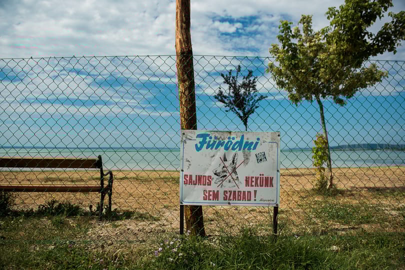 Balatoni nyár: kitört a Nagy Kenesei Strandháború - videóval