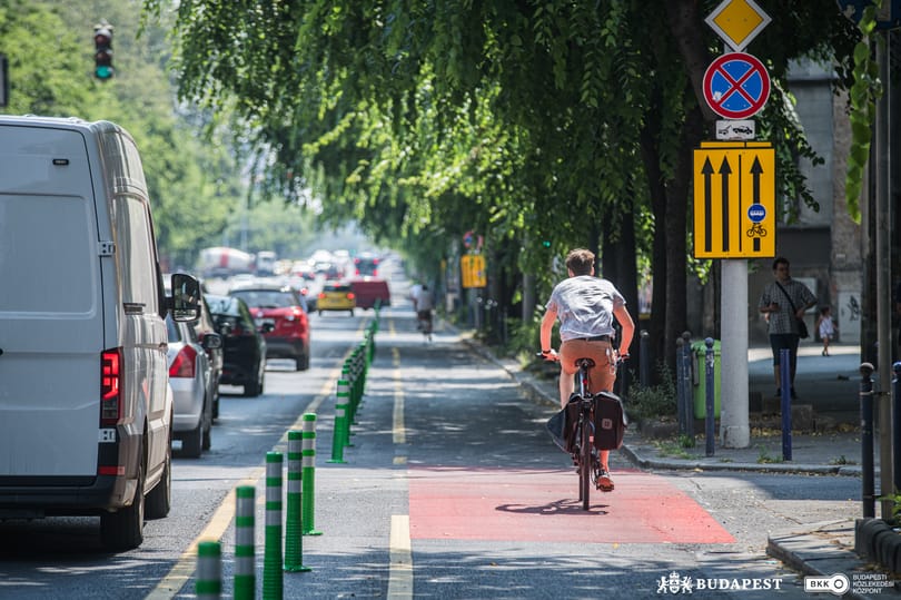 A BKK szerint csökkent a torlódás, amióta bringasáv van az Üllői és a Váci úton