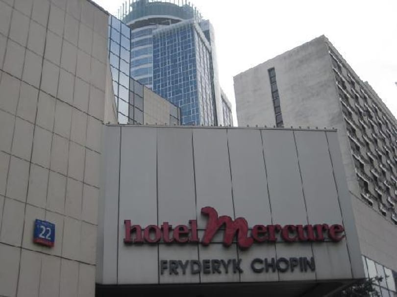 Toronyház lesz a hotel helyén Varsóban