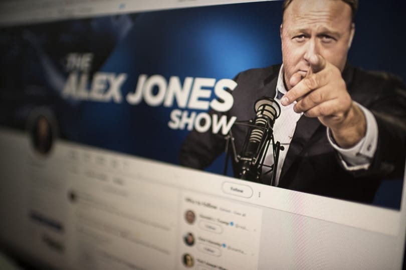 Trump és Kanye West vígan twitterezhet, de van olyan konteós, akit Musk se enged vissza a platformra