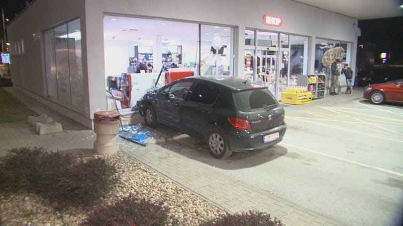 Benzinkútnak hajtott egy nő, miután ki akarták próbálni a megjavított féklámpát