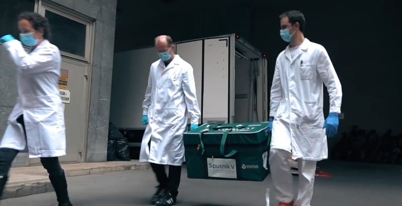 Megérkeztek az orosz oltóanyag mintái Budapestre