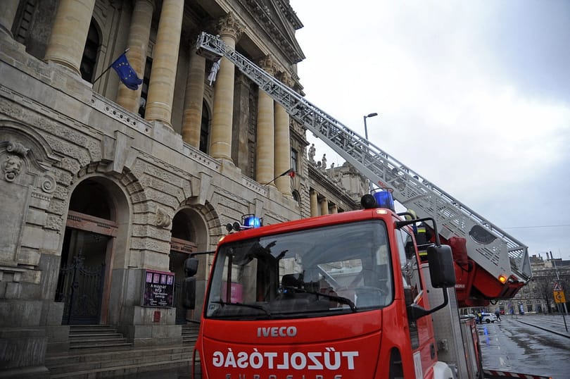 Veszélyes tűzoltóautó-motorokra figyelmeztet Pintér Sándor